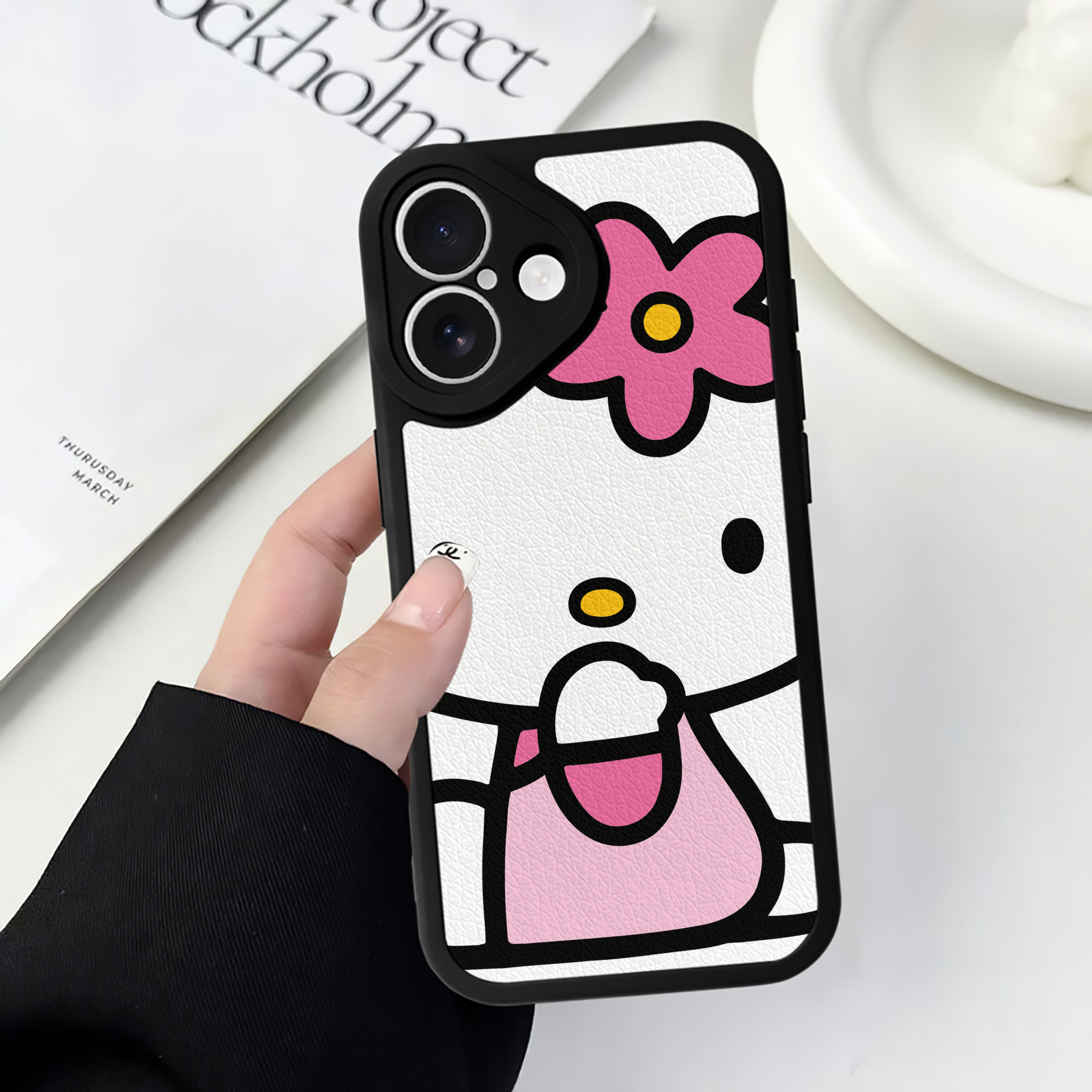 （画像用） Hello Kitty ハローキティ 【iPhone 16シリーズ対応】シリコンスマホケース（レザー調） 材質：シリコン